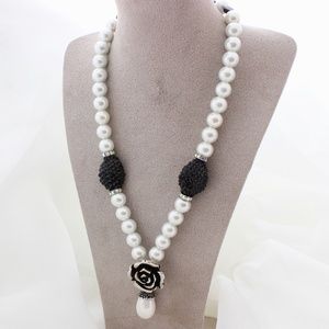 Flower White Shell Pendant Faux Pearls Necklace